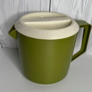 Vtg 70s Rubbermaid Pitcher Avacado Green Small 1.5 QT 6 Cup w/ Lid Handle Spout